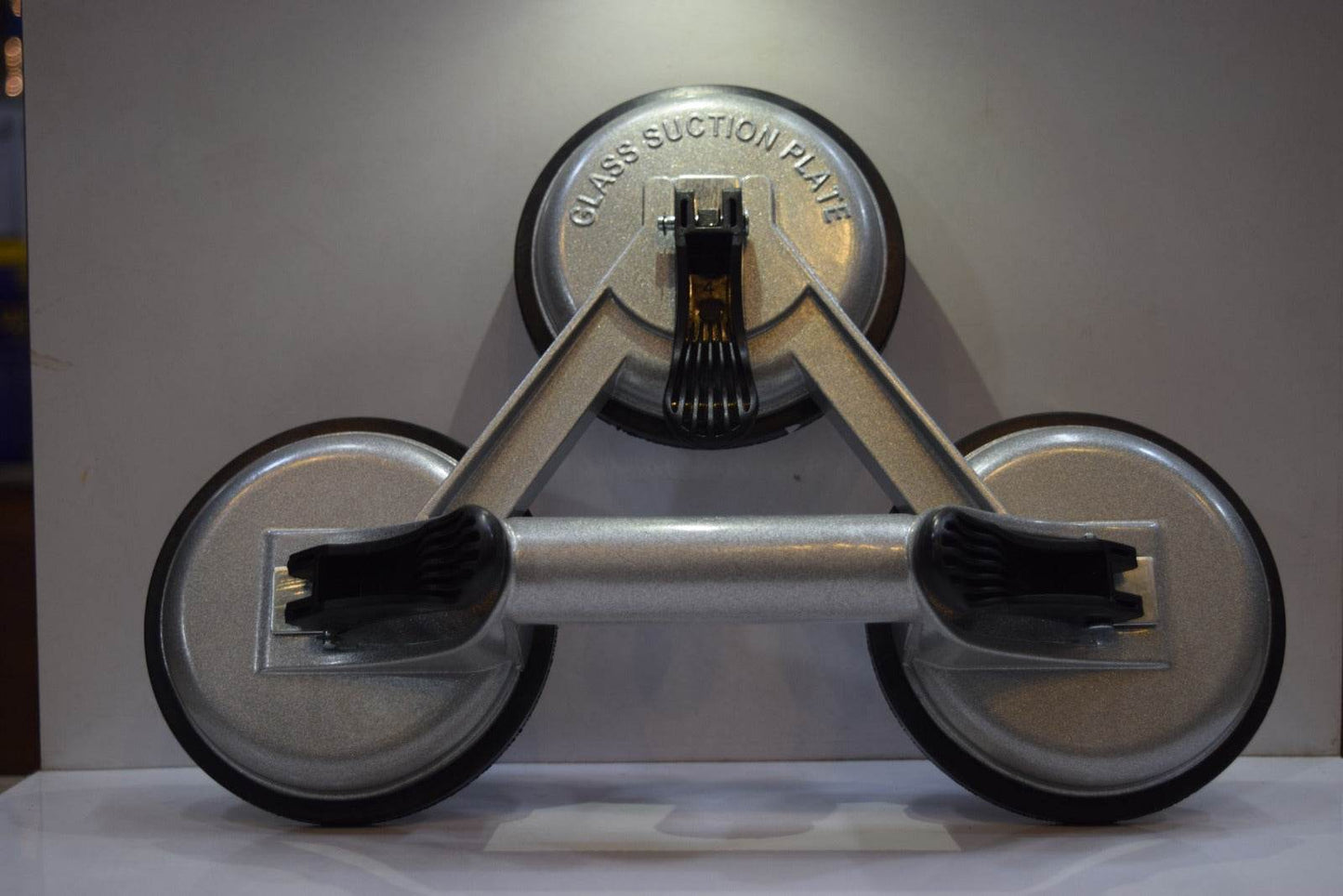 Shop Triple Glass Suction Cups – Ultimate Heavy Duty Lifting Tool for Professionals - Auzaar Khana